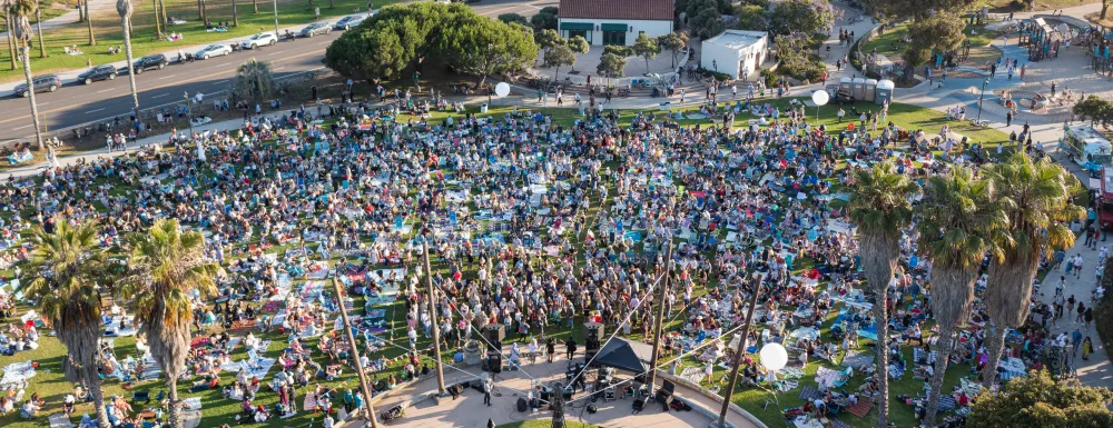 Large crowd gathers for a free concert in Chase Palm Park