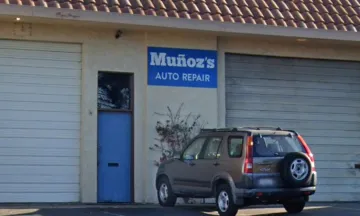 Muñoz's Auto Repair Storefront