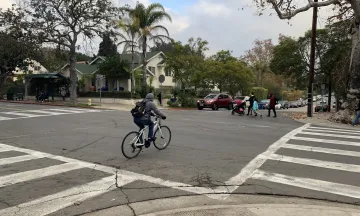 Intersection of Anapamu and San Andres Streets