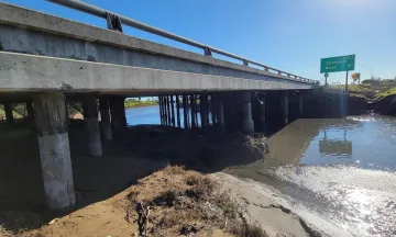 217 bridge with Sandspit Road sign in the background