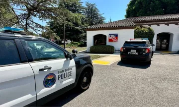 Image from the scene outside the bank, showing police cars 