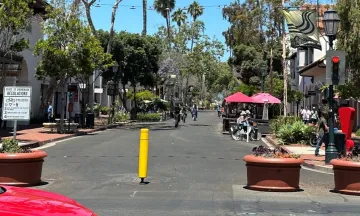 Photo of intersection at State Street and Carrillo Street