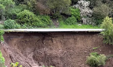picture of unstable soil and landslide west mountain drive