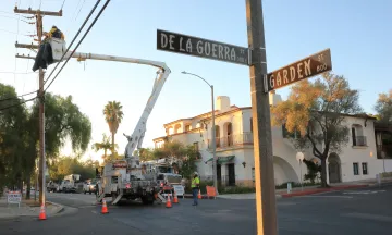 SCE Working on electrical pole Road Closed