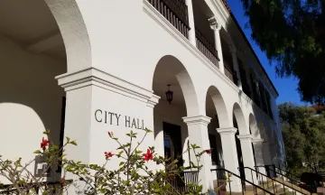 Santa Barbara City Hall, De la Guerra Plaza entrance