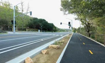 Las Positas Multiuse Path at Elings Park Entrance.jpg Las Positas Multiuse Path at Elings Park Entrance.jpg