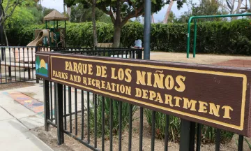 Parque De Los Ninos Sign.jpg