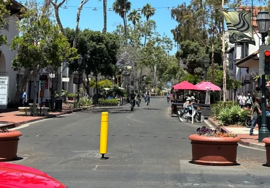 Photo of intersection at State Street and Carrillo Street