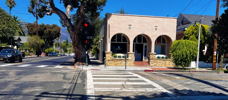 Image of a crosswalk at Bath Street