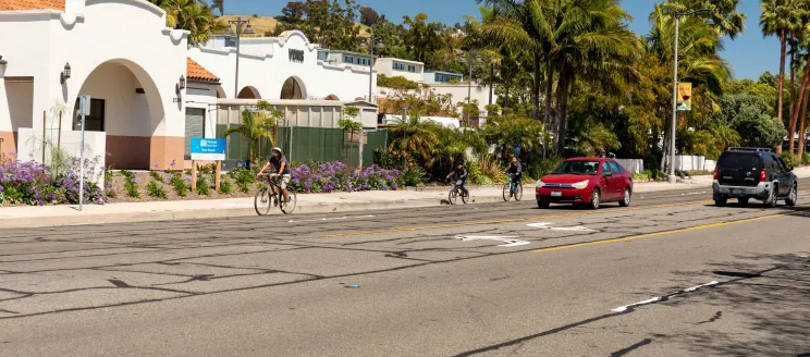 Cliff Drive road between Oliver and Meigs Roads