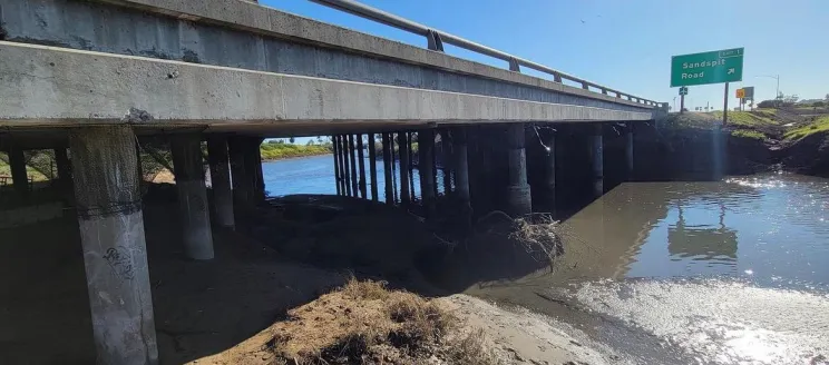 217 bridge with Sandspit Road sign in the background