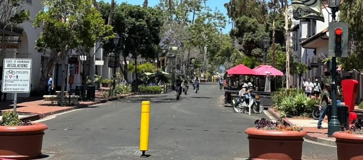 Photo of intersection at State Street and Carrillo Street