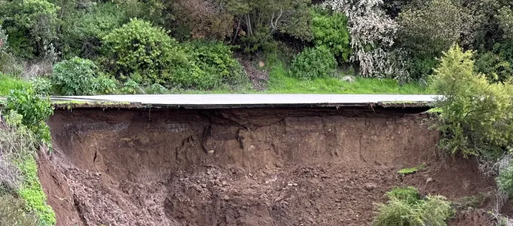 picture of unstable soil and landslide west mountain drive