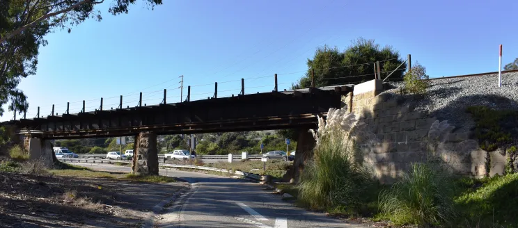 Photo of the historic Los Patos Union Pacific Railroad Bridge facing the US 101 Freeway offramp 