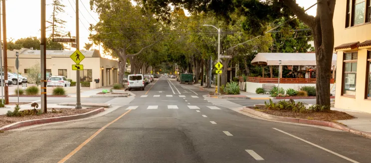 Image of the intersection of De La Vina and Canon Perdido Streets
