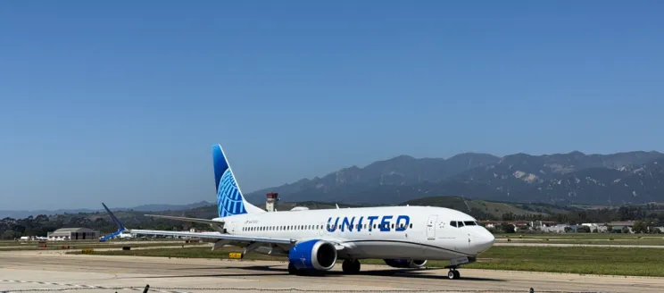 United’s 737 Max 8 departing Santa Barbara Airport