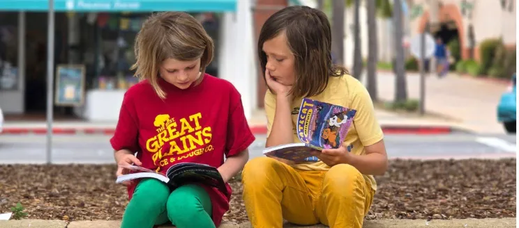 two kids reading