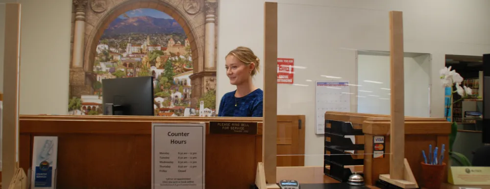 Photo of Asistance at Records and Archives Cashier Counter