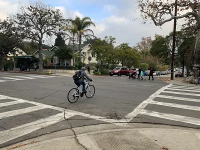 Intersection of Anapamu and San Andres Streets